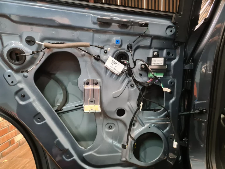 Geely Tugella двер з1