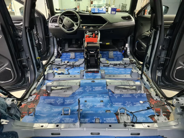 Geely Tugella пол 3