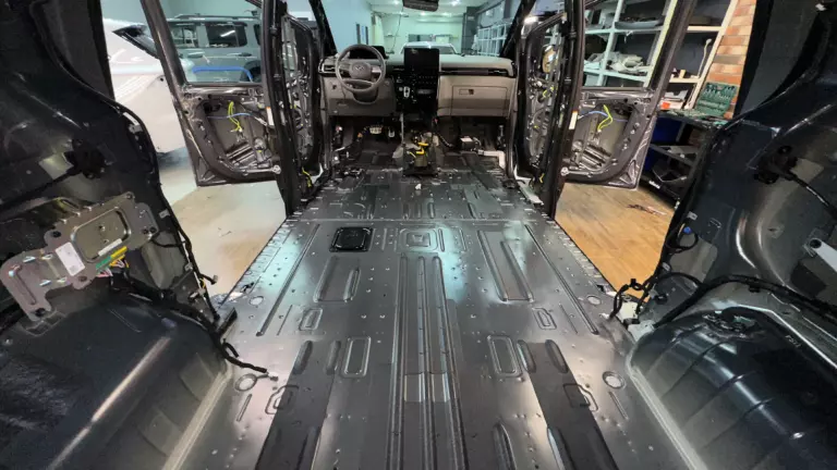 Hyundai Staria пол 1