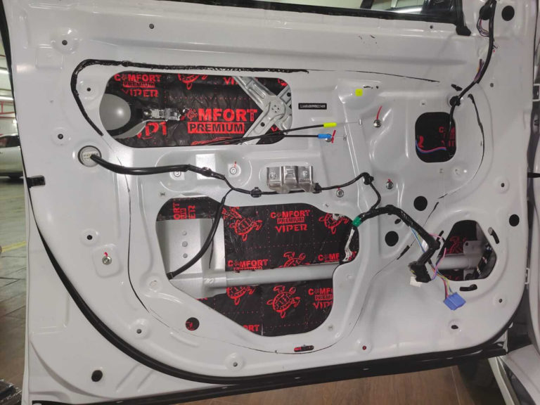 Mitsubishi Outlander 2022г двер 1