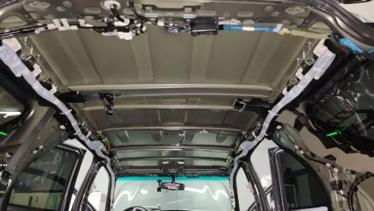 Шумоизоляция потолка автомобиля Toyota