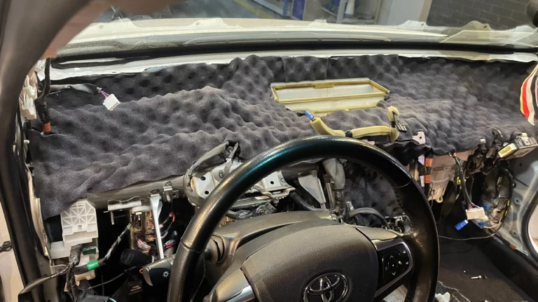 Шумоизоляция центральной консоли Toyota