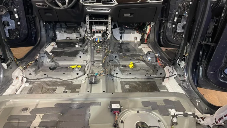 Шумоизоляция BMW X5 2021 пол 1