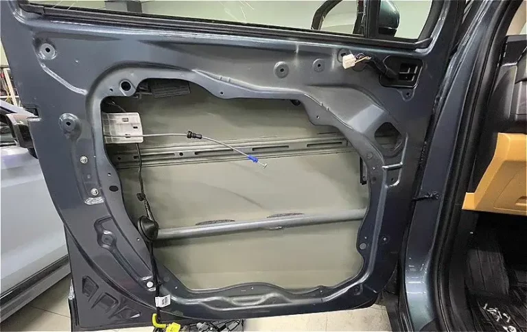 Шумоизоляция KIA Carnival 2021 двер 1