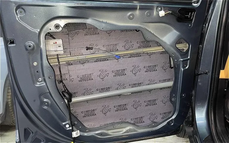 Шумоизоляция KIA Carnival 2021 двер 3