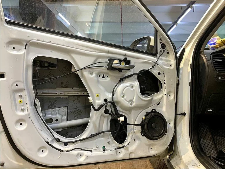 Шумоизоляция KIA Rio X-line двер 3