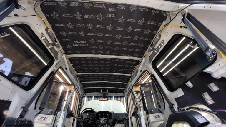 Шумоизоляция Mitsubishi Pajero крыша 3 (1)