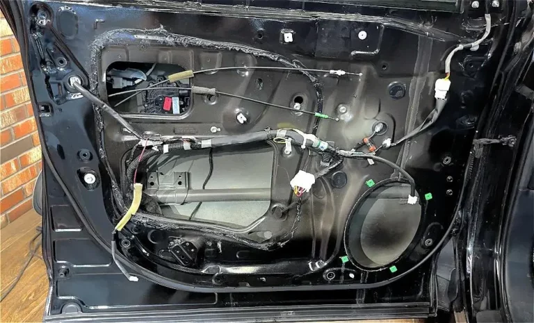 Шумоизоляция Toyota Highlander 2010 двер2