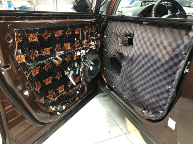 Шумоизоляция Toyota Venza двер 4