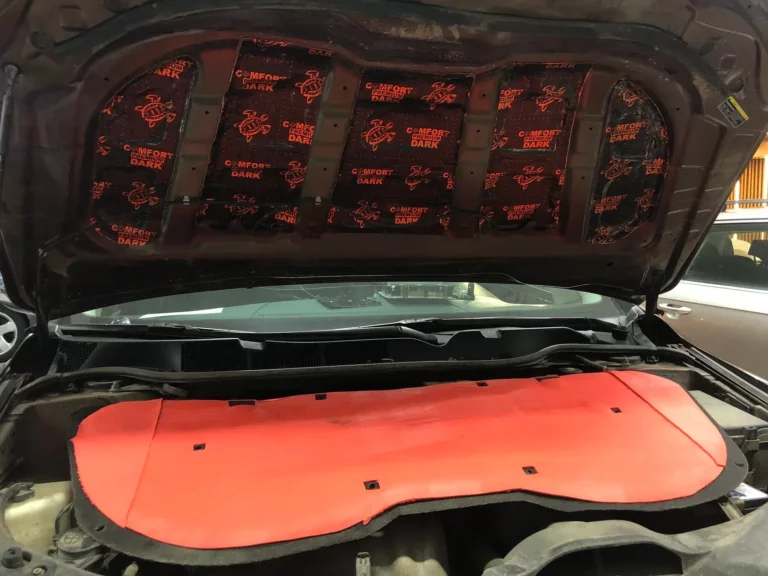 Шумоизоляция Toyota Venza капот 2